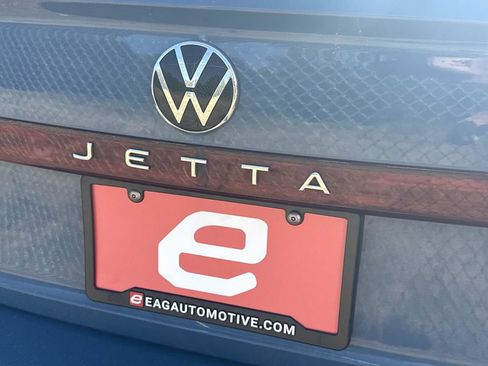 Used 2025 Volkswagen Jetta SE FWD image 10