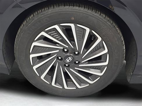 Certified 2025 Hyundai Sonata SEL image 30