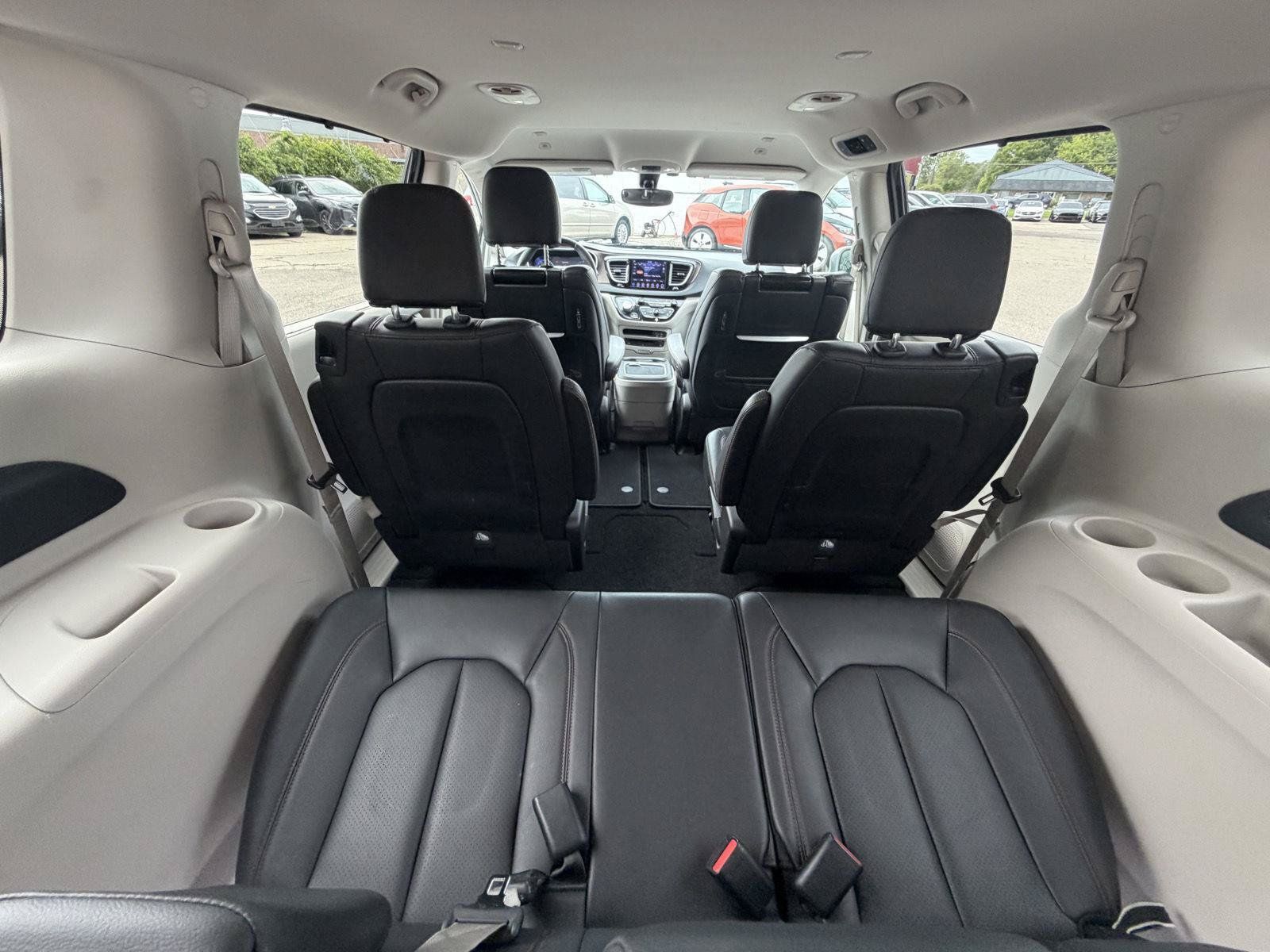 Used 2018 Chrysler Pacifica Touring-L Plus FWD image 29
