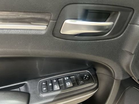 Used 2019 Chrysler 300 Touring L w/ Quick Order Package 22F RWD image 21