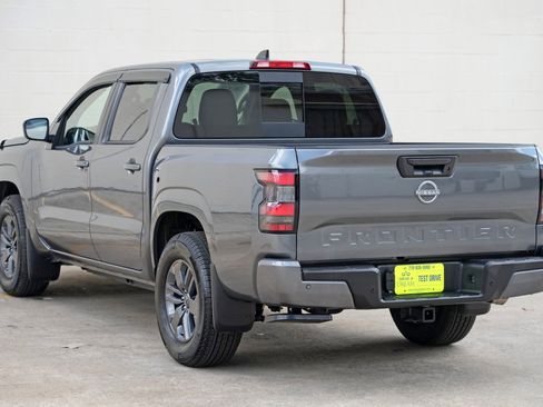 Used 2025 Nissan Frontier SV w/ Tow Package RWD image 43