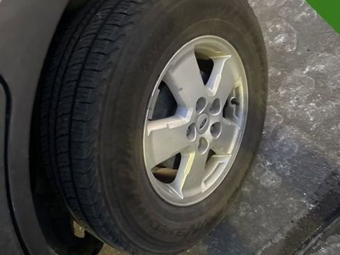 Used 2010 Ford Escape XLT image 16