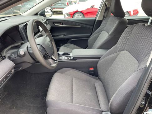 Used 2025 Toyota Camry LE image 27