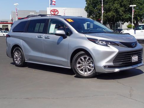 Certified 2021 Toyota Sienna XLE w/ XLE Plus Package AWD/4WD image 6