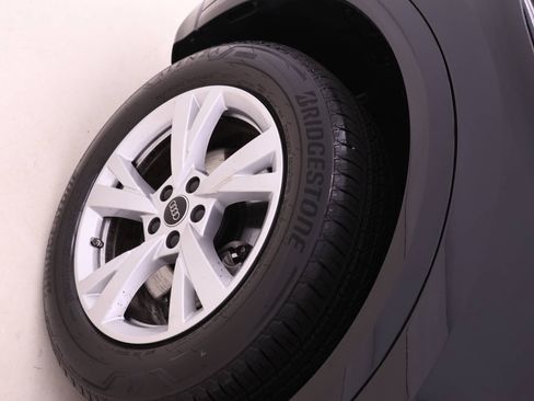 Certified 2025 Audi Q5 Premium w/ Convenience Package AWD/4WD image 9