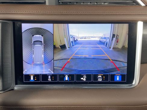 Used 2021 GMC Yukon Denali w/ Denali Premium Package image 23