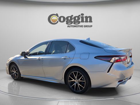 Used 2024 Toyota Camry SE image 4