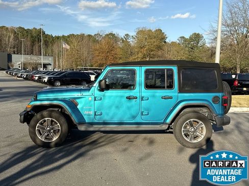 Used 2019 Jeep Wrangler Unlimited Sahara image 2