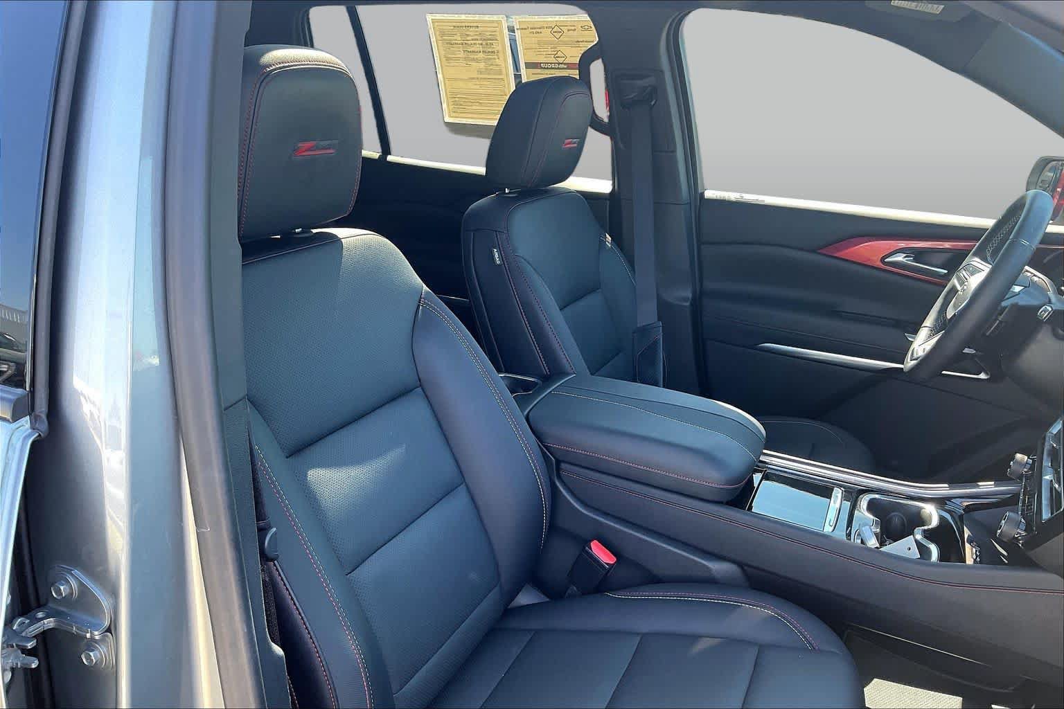 Used 2024 Chevrolet Traverse Z71 w/ LPO, Floor Liner Package AWD/4WD image 9