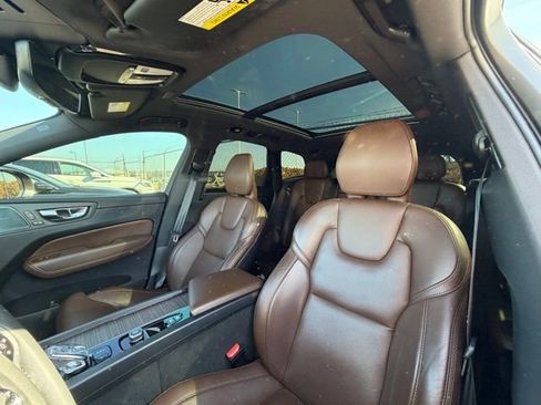 Used 2022 Volvo XC60 B5 Inscription w/ Advanced Package image 5