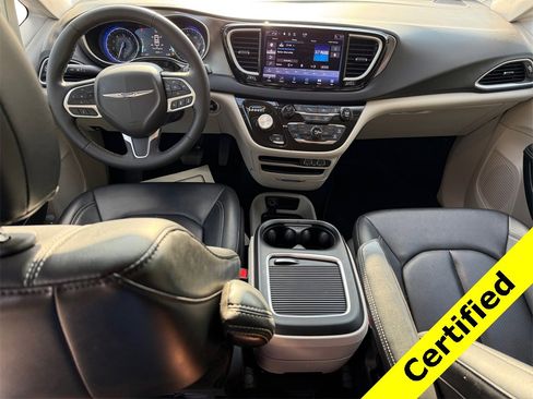 Certified 2024 Chrysler Pacifica Touring-L image 10