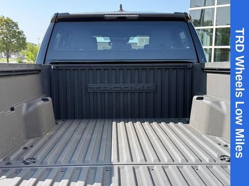Used 2024 Toyota Tacoma SR5 AWD/4WD image 9