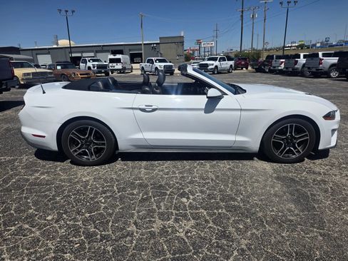 Used 2018 Ford Mustang Premium image 8