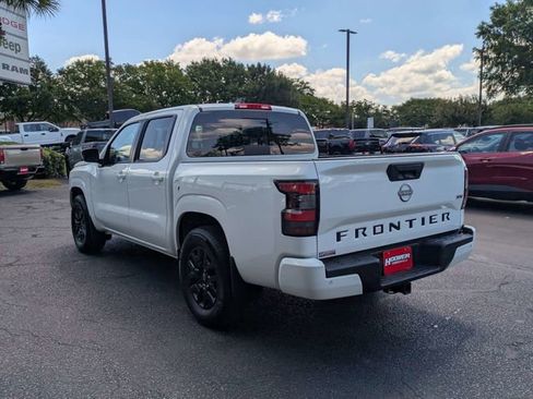 Used 2024 Nissan Frontier SV w/ SV Convenience Package RWD image 6