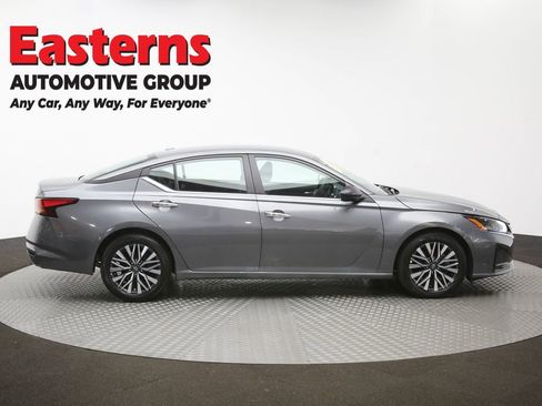Used 2025 Nissan Altima 2.5 SV FWD image 44