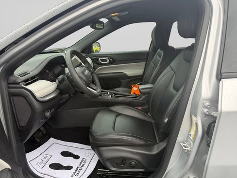 Certified 2025 Jeep Compass Limited AWD/4WD image 10