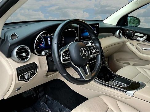 Used 2022 Mercedes-Benz GLC 300 4MATIC w/ Premium Package Lite image 19