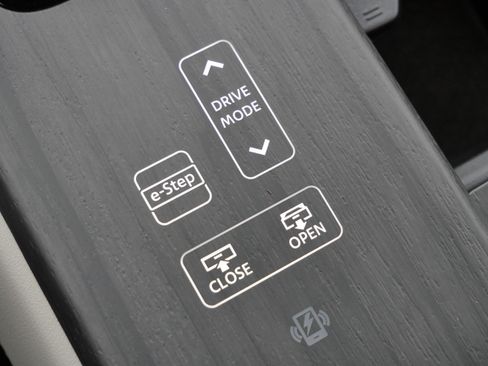 Used 2023 Nissan Ariya AWD image 27