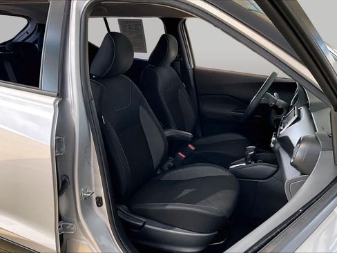 Used 2019 Nissan Kicks S FWD image 9