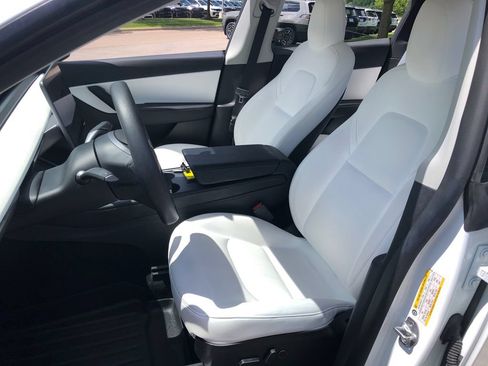 Used 2022 Tesla Model Y Long Range AWD/4WD image 22