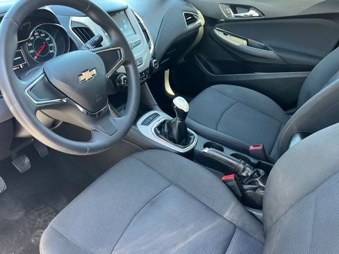 Used 2017 Chevrolet Cruze LS FWD image 11