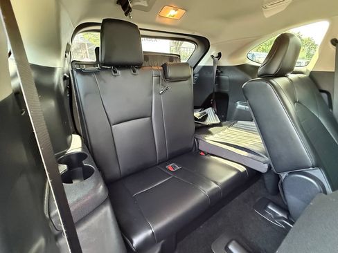 Used 2023 Toyota Highlander XLE AWD/4WD image 30