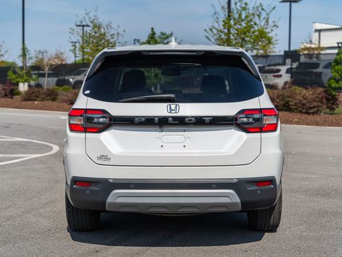 Used 2024 Honda Pilot EX-L image 6