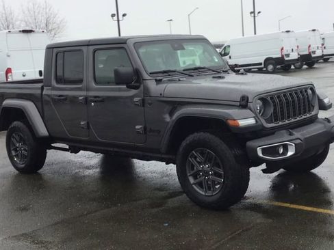 New 2025 Jeep Gladiator Sport image 2