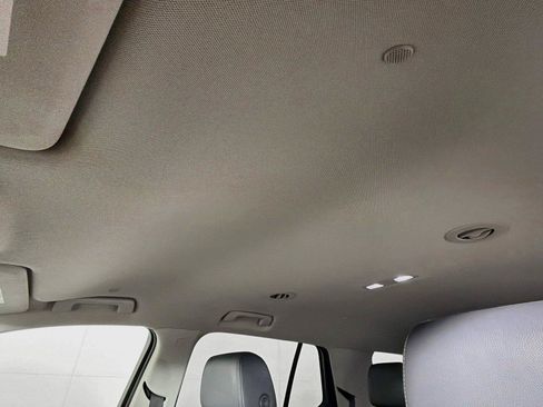 Used 2019 Chevrolet Traverse LT w/ LT Premium Package AWD/4WD image 5