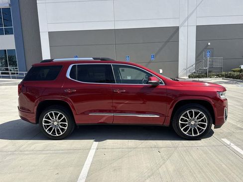 Used 2023 GMC Acadia Denali image 2