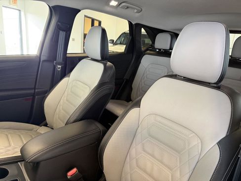 Used 2024 Ford Escape Platinum w/ Premium Technology Package image 19