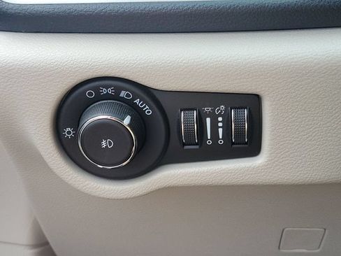 Used 2021 Chrysler Pacifica Touring-L FWD image 34
