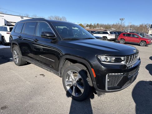New 2026 Jeep Grand Cherokee L Limited w/ Luxury Tech Group II AWD/4WD image 2
