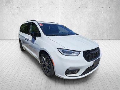 Used 2025 Chrysler Pacifica Limited