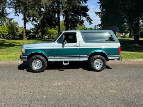 Used 1996 Ford Bronco XLT AWD/4WD image 2