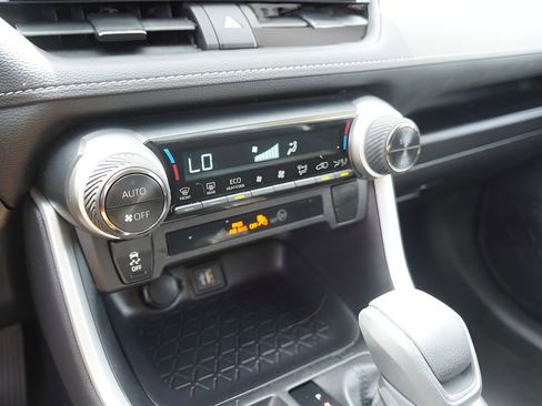 Used 2025 Toyota RAV4 XLE image 25