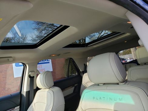 Used 2017 Ford Explorer Platinum image 10