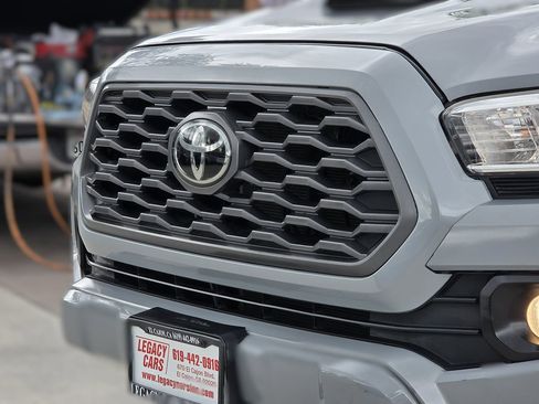 Used 2021 Toyota Tacoma TRD Sport w/ Technology Package image 7