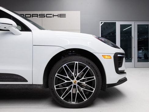 Certified 2026 Porsche Macan AWD/4WD image 11
