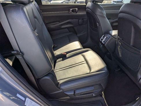 Used 2024 Kia Sorento S image 31