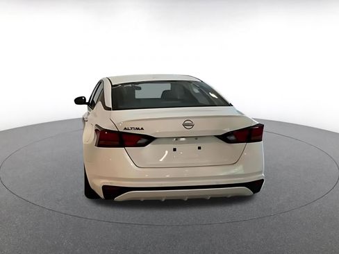 Used 2025 Nissan Altima 2.5 SV FWD image 16