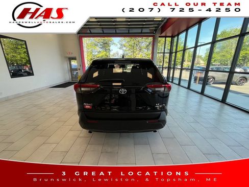 Used 2024 Toyota RAV4 LE AWD/4WD image 5