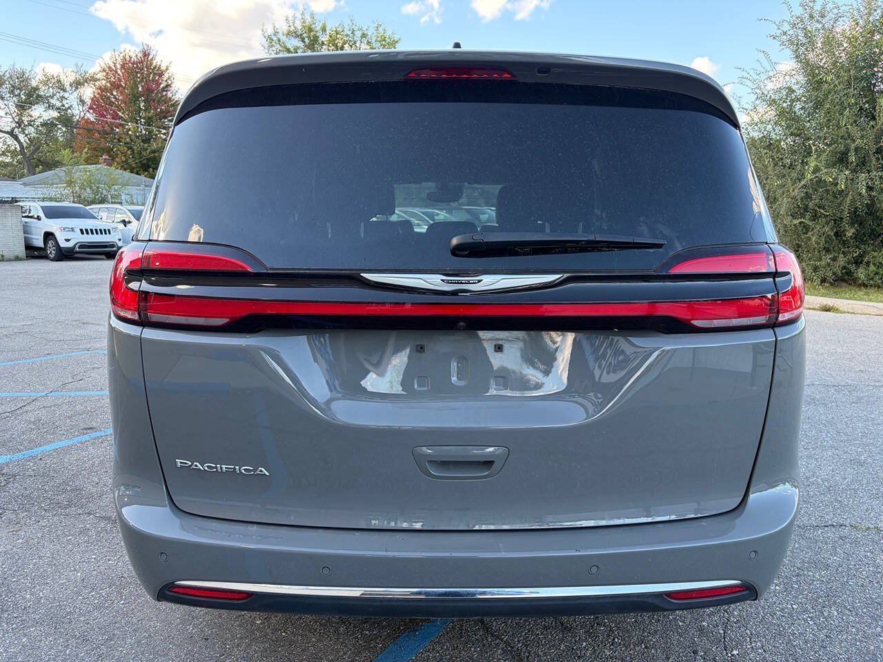 Used 2025 Chrysler Pacifica Select FWD image 6