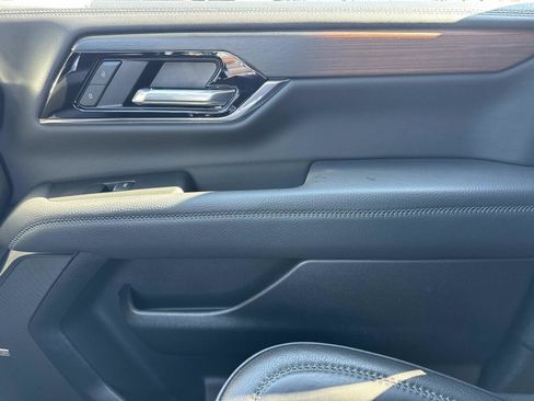 Used 2025 GMC Yukon XL Denali image 22