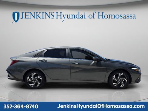 New 2026 Hyundai Elantra Limited FWD image 3