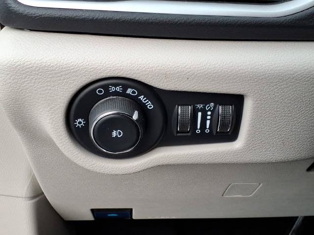 Used 2024 Chrysler Pacifica Touring-L FWD image 20