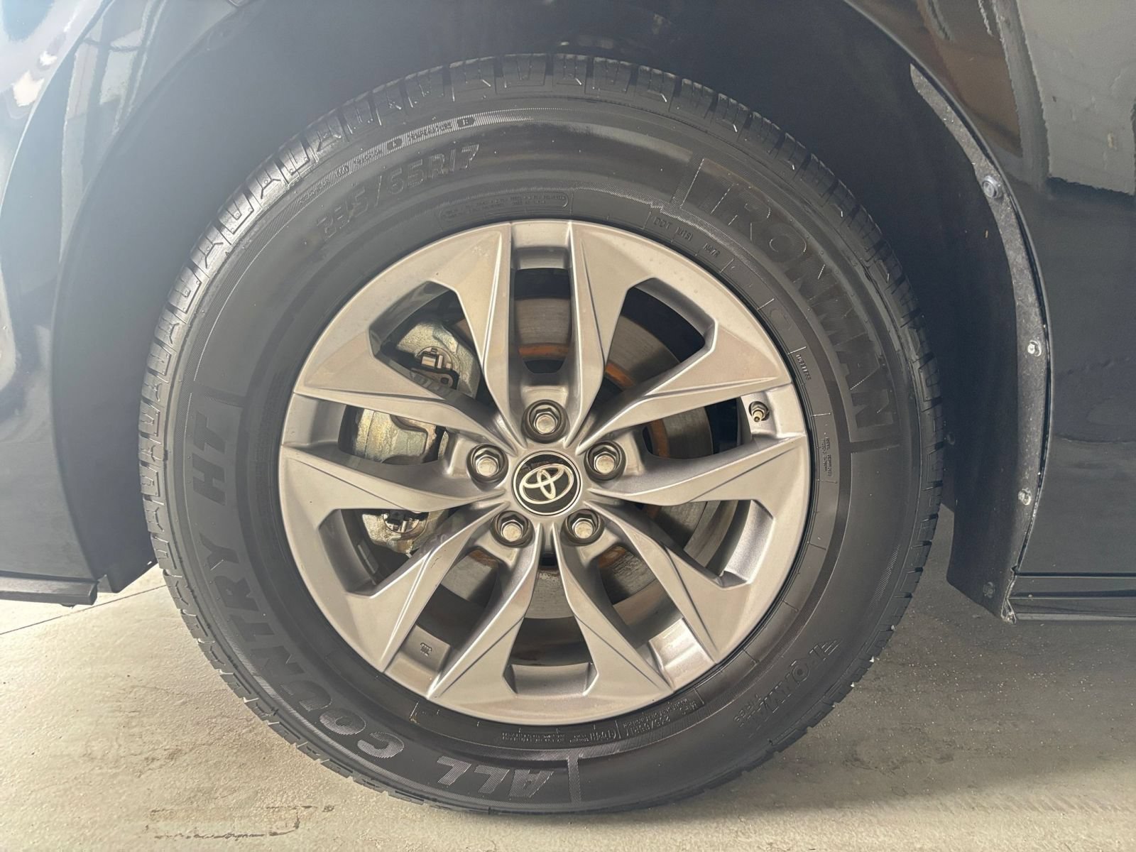 Used 2025 Toyota Sienna XLE FWD image 32