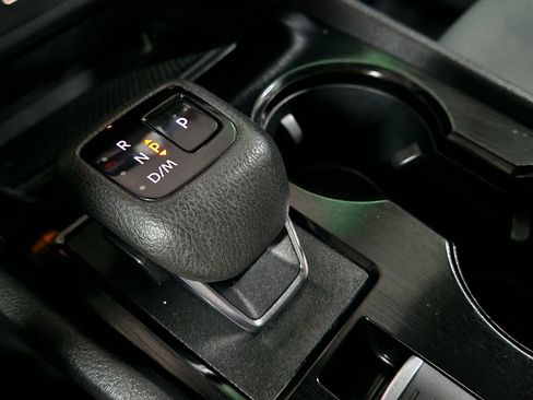 Used 2023 Nissan Rogue S image 34