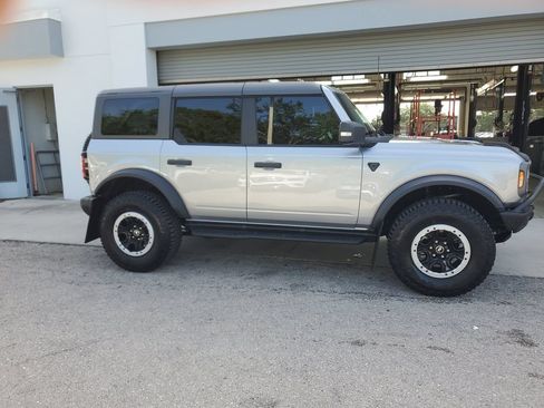 Used 2024 Ford Bronco Badlands AWD/4WD image 4