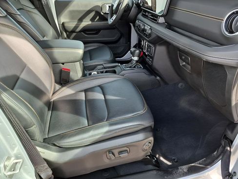 Used 2024 Jeep Wrangler Unlimited Sahara image 16